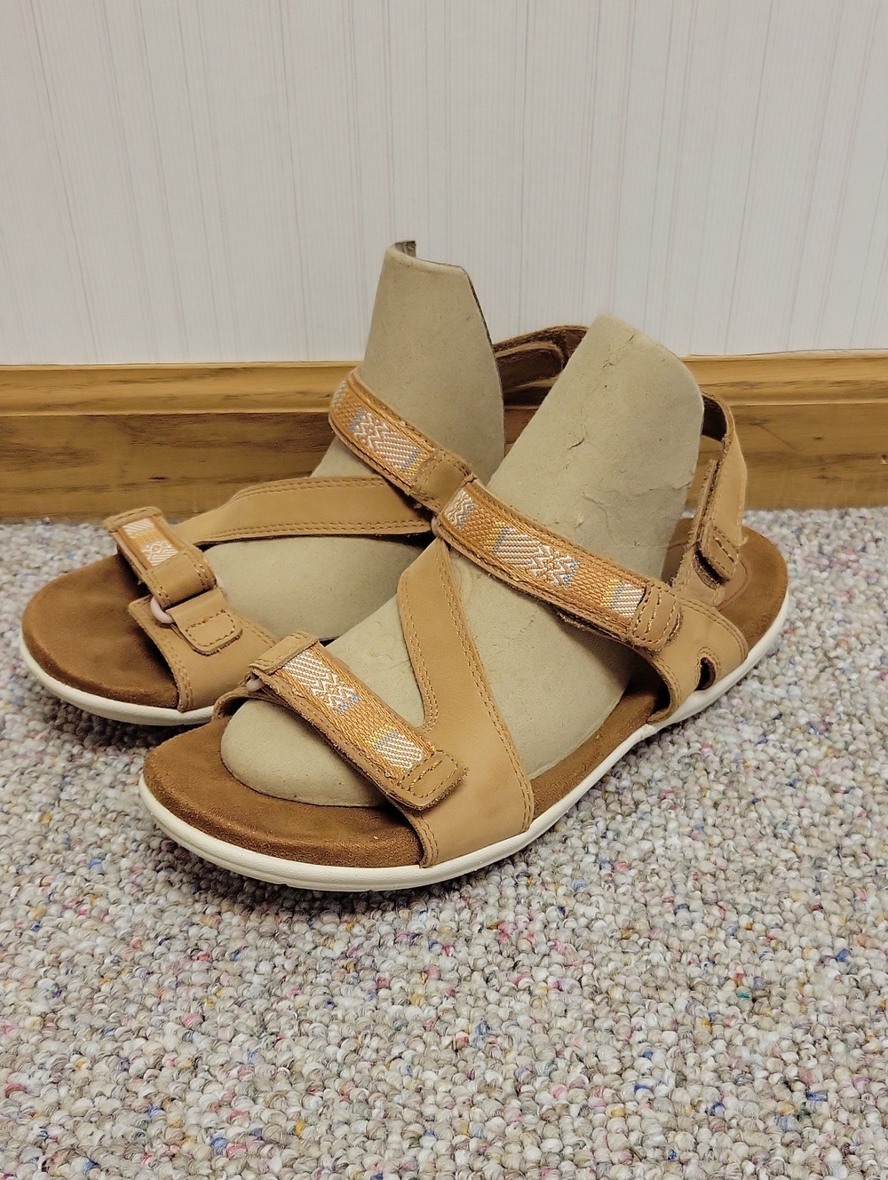 Cobb Hill Rubey Strappy Sandals Sz 8. Summer Vacation Leather Coastal Tan